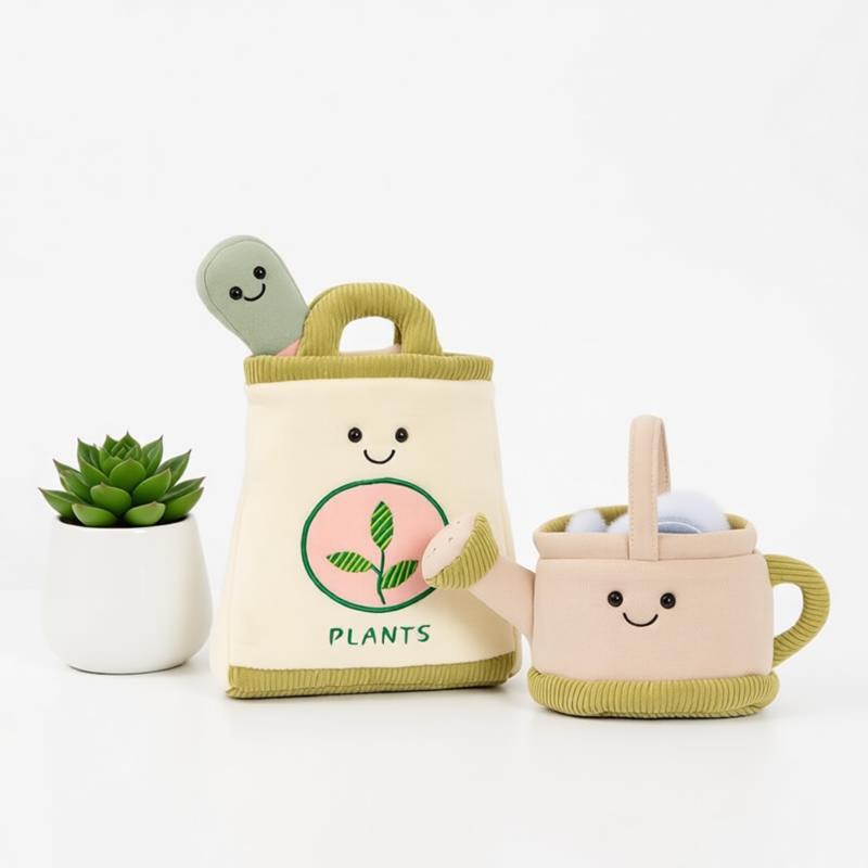 Plant Parent - ตุ๊กตาต้นไม้ตัดแต่งสวน ของเล่นนุ่มนิ่ม พร้อมกระเป๋า จอบ บัวรดน้ำ ตุ๊กตาผ้าเนื้อนุ่ม